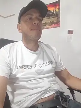 latinmartin73 online show from December 2, 2025, 11:23 pm