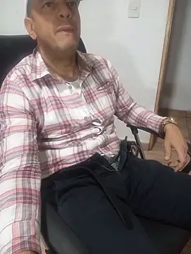 latinmartin73 online show from February 3, 2026, 10:59 pm