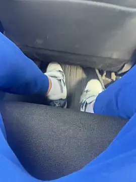 jovenestraviesos online show from February 16, 2026, 12:23 pm