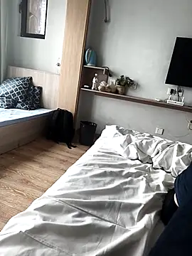 huzi518 online show from October 2, 2025, 3:46 am