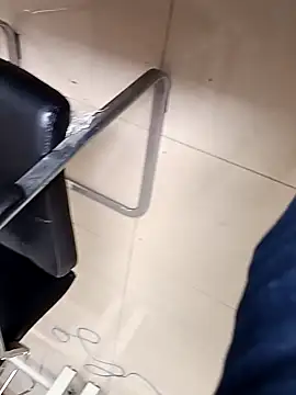 huzi518 online show from October 30, 2025, 2:46 am