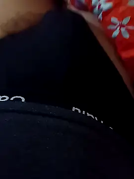 huzi518 online show from November 4, 2025, 12:10 am