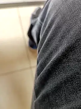 huzi518 online show from December 1, 2025, 3:00 am