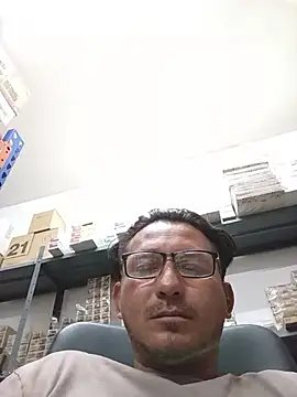 Snapshot of Andresguz35 chatting on October 22, 2025, 4:29 pm Andresguz35 online show from October 22, 2025, 4:29 pm