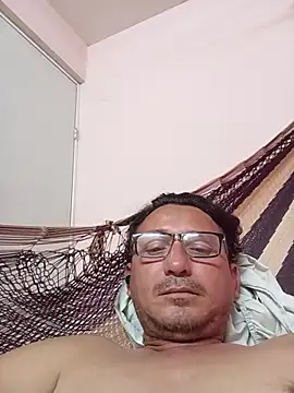 Snapshot of Andresguz35 chatting on October 23, 2025, 4:34 am Andresguz35 online show from October 23, 2025, 4:34 am