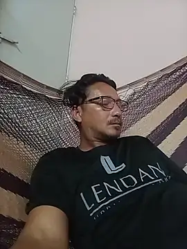 Snapshot of Andresguz35 chatting on October 30, 2025, 3:41 am Andresguz35 online show from October 30, 2025, 3:41 am