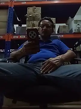 Snapshot of Andresguz35 chatting on October 30, 2025, 10:32 pm Andresguz35 online show from October 30, 2025, 10:32 pm