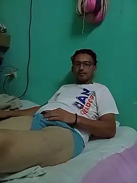 Snapshot of Andresguz35 chatting on November 11, 2025, 6:24 am Andresguz35 online show from November 11, 2025, 6:24 am