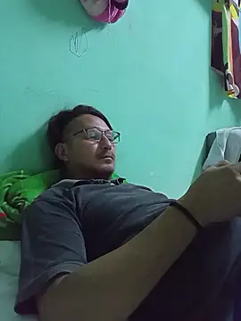 Snapshot of Andresguz35 chatting on November 15, 2025, 4:10 am Andresguz35 online show from November 15, 2025, 4:10 am