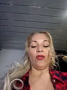 Snapshot of Fenix_528 chatting on November 1, 2025, 3:19 am Fenix 528 online show from November 1, 2025, 3:19 am