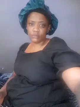 Snapshot of QueenOFthroat chatting on January 26, 2025, 11:17 am QueenOFthroat online show from January 26, 2025, 11:17 am