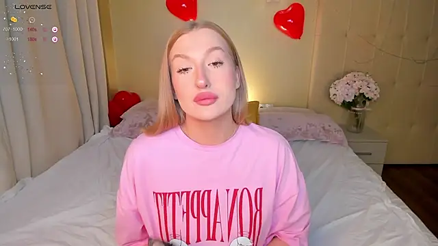 Emma  Leee online show from February 20, 2025, 1:03 am