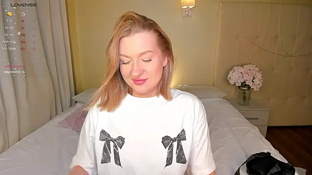 Emma  Leee online show from February 24, 2025, 1:02 am