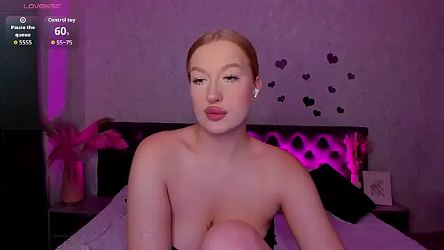 Emma  Leee online show from October 9, 2025, 12:08 am