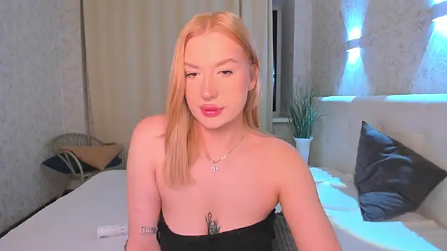 Emma  Leee online show from February 25, 2026, 1:04 am