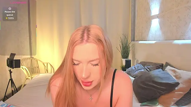 Emma  Leee online show from March 31, 2026, 1:07 am