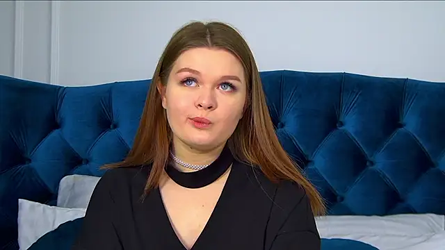 CrystalLyons online show from February 1, 2025, 6:21 am