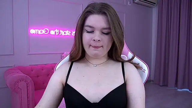 CrystalLyons online show from March 9, 2025, 6:06 am