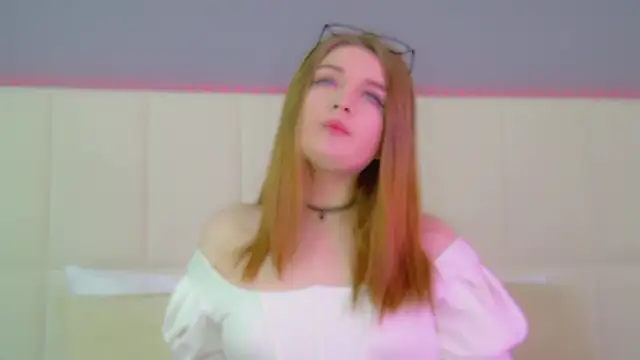 CrystalLyons online show from March 18, 2025, 6:25 am