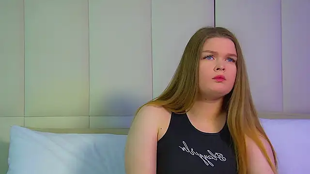 CrystalLyons online show from October 3, 2025, 12:13 pm