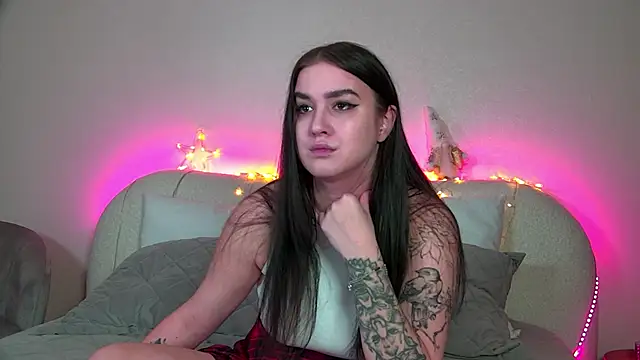 Snapshot of ChristinaMilton chatting on January 10, 2025, 4:30 pm ChristinaMilton online show from January 10, 2025, 4:30 pm
