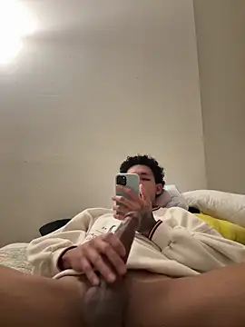 Snapshot of estrellaalvear chatting on November 10, 2025, 2:05 pm estrellaalvear online show from November 10, 2025, 2:05 pm