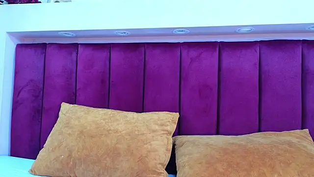 JESSYCORTES online show from March 5, 2025, 1:50 pm