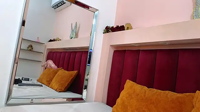 JESSYCORTES online show from March 6, 2025, 4:28 pm