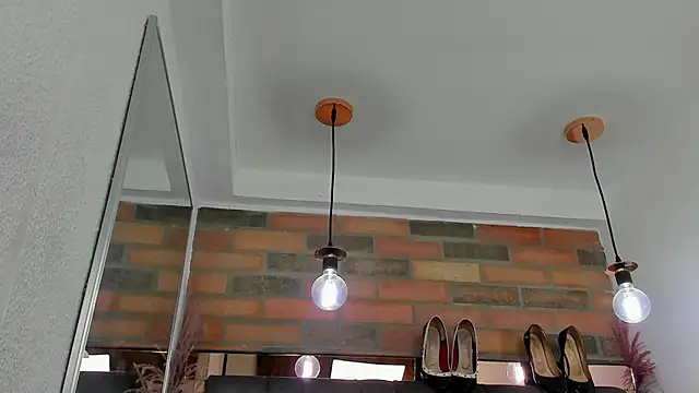 JESSYCORTES online show from November 15, 2025, 2:13 pm