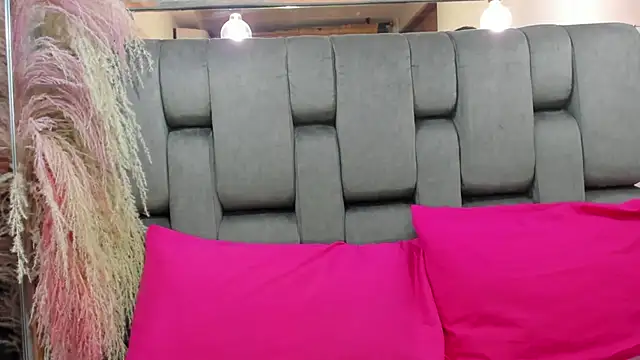 JESSYCORTES online show from June 3, 2026, 12:24 am