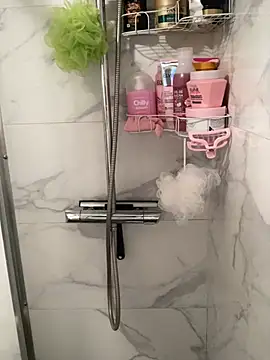 Lucascacaca online show from April 24, 2026, 9:01 am