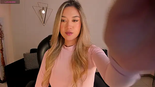 RebeccaHudson online show from February 9, 2026, 6:34 pm