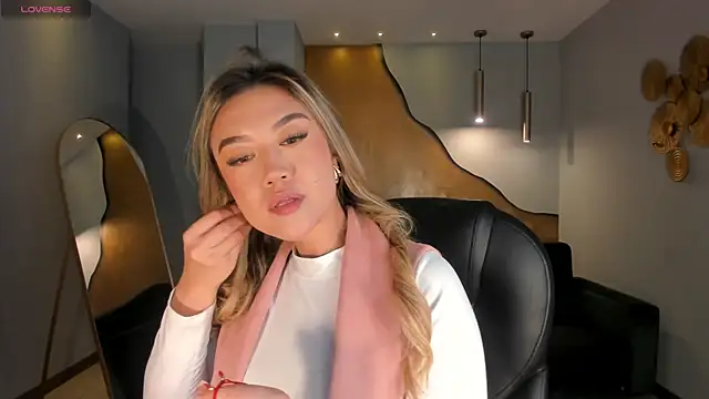 RebeccaHudson online show from March 27, 2026, 6:40 pm