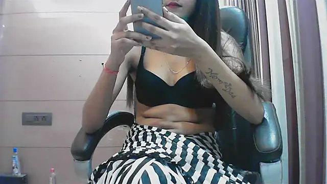 collage hoty online show from October 16, 2025, 4:41 pm