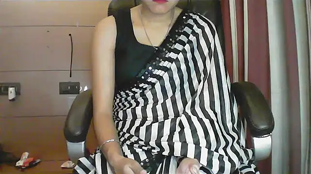 collage hoty online show from November 27, 2025, 4:42 pm