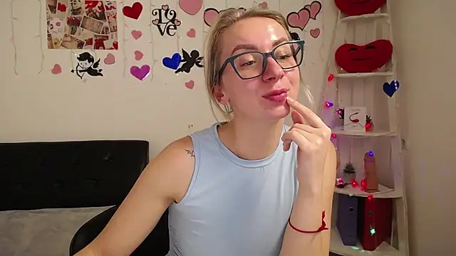 Snapshot of VasilisaSii chatting on February 14, 2025, 10:07 am VasilisaSii online show from February 14, 2025, 10:07 am