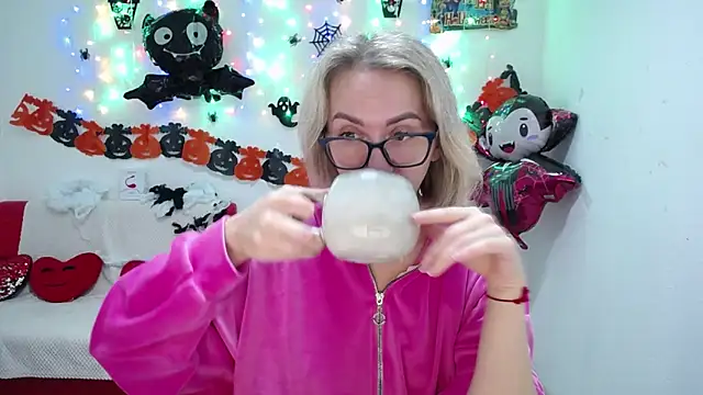 Snapshot of VasilisaSii chatting on October 18, 2025, 5:10 am VasilisaSii online show from October 18, 2025, 5:10 am