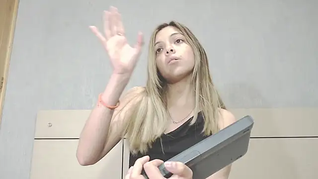 Snapshot of andreau18 chatting on December 14, 2024, 9:02 pm andreau18 online show from December 14, 2024, 9:02 pm