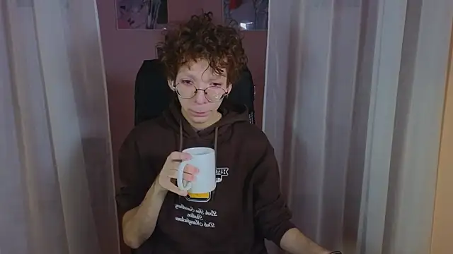 Snapshot of TommieH chatting on February 21, 2025, 5:35 am TommieH online show from February 21, 2025, 5:35 am