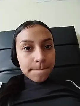 emma ambar online show from October 30, 2025, 4:19 pm