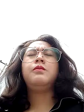 Snapshot of lara_moon25 chatting on December 15, 2024, 4:15 pm lara moon25 online show from December 15, 2024, 4:15 pm