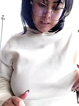 Snapshot of lara_moon25 chatting on November 4, 2025, 8:19 pm lara moon25 online show from November 4, 2025, 8:19 pm