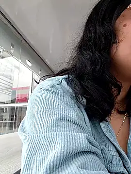 lara moon25 online show from January 13, 2026, 8:14 pm