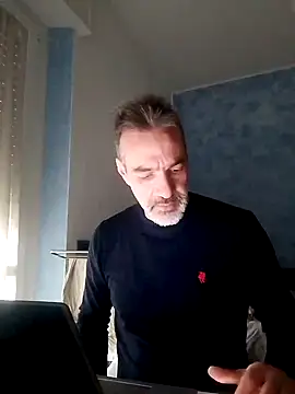 Snapshot of Marcolino183 chatting on February 4, 2025, 3:57 pm Marcolino183 online show from February 4, 2025, 3:57 pm