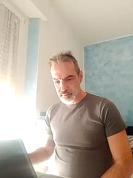 Snapshot of Marcolino183 chatting on February 6, 2025, 11:21 am Marcolino183 online show from February 6, 2025, 11:21 am