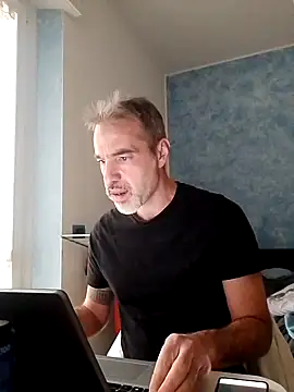 Snapshot of Marcolino183 chatting on February 11, 2025, 10:37 am Marcolino183 online show from February 11, 2025, 10:37 am