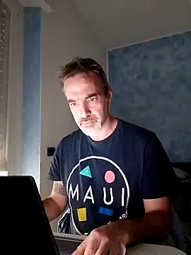 Snapshot of Marcolino183 chatting on March 10, 2025, 4:14 pm Marcolino183 online show from March 10, 2025, 4:14 pm