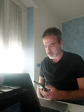 Snapshot of Marcolino183 chatting on March 14, 2025, 1:35 pm Marcolino183 online show from March 14, 2025, 1:35 pm