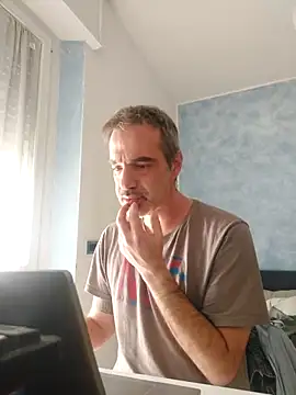 Snapshot of Marcolino183 chatting on March 17, 2025, 1:50 pm Marcolino183 online show from March 17, 2025, 1:50 pm