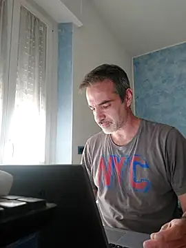 Snapshot of Marcolino183 chatting on March 18, 2025, 9:09 am Marcolino183 online show from March 18, 2025, 9:09 am